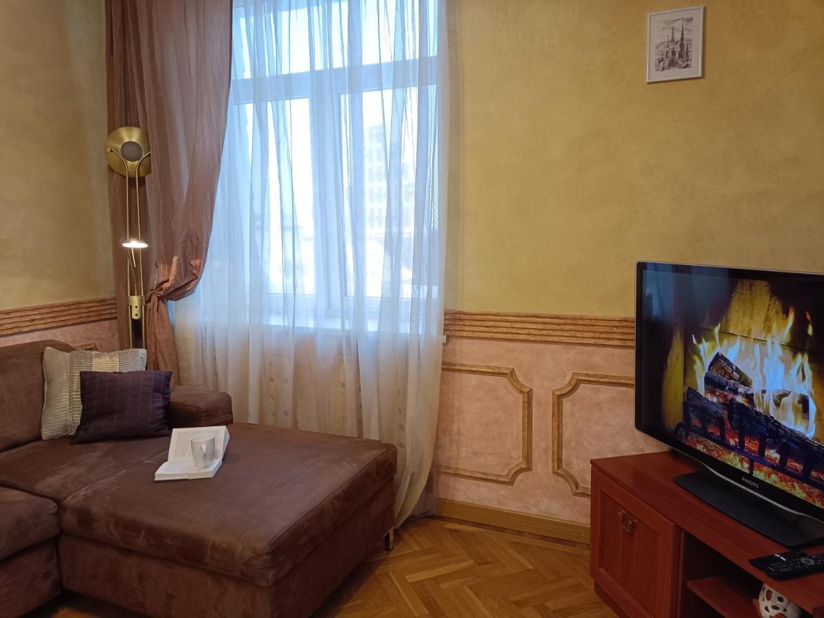 Old Town Retreat With Stunning Views 2 Bedroom Apartment Nearby The Church Of Saint Peter Riga Exterior foto